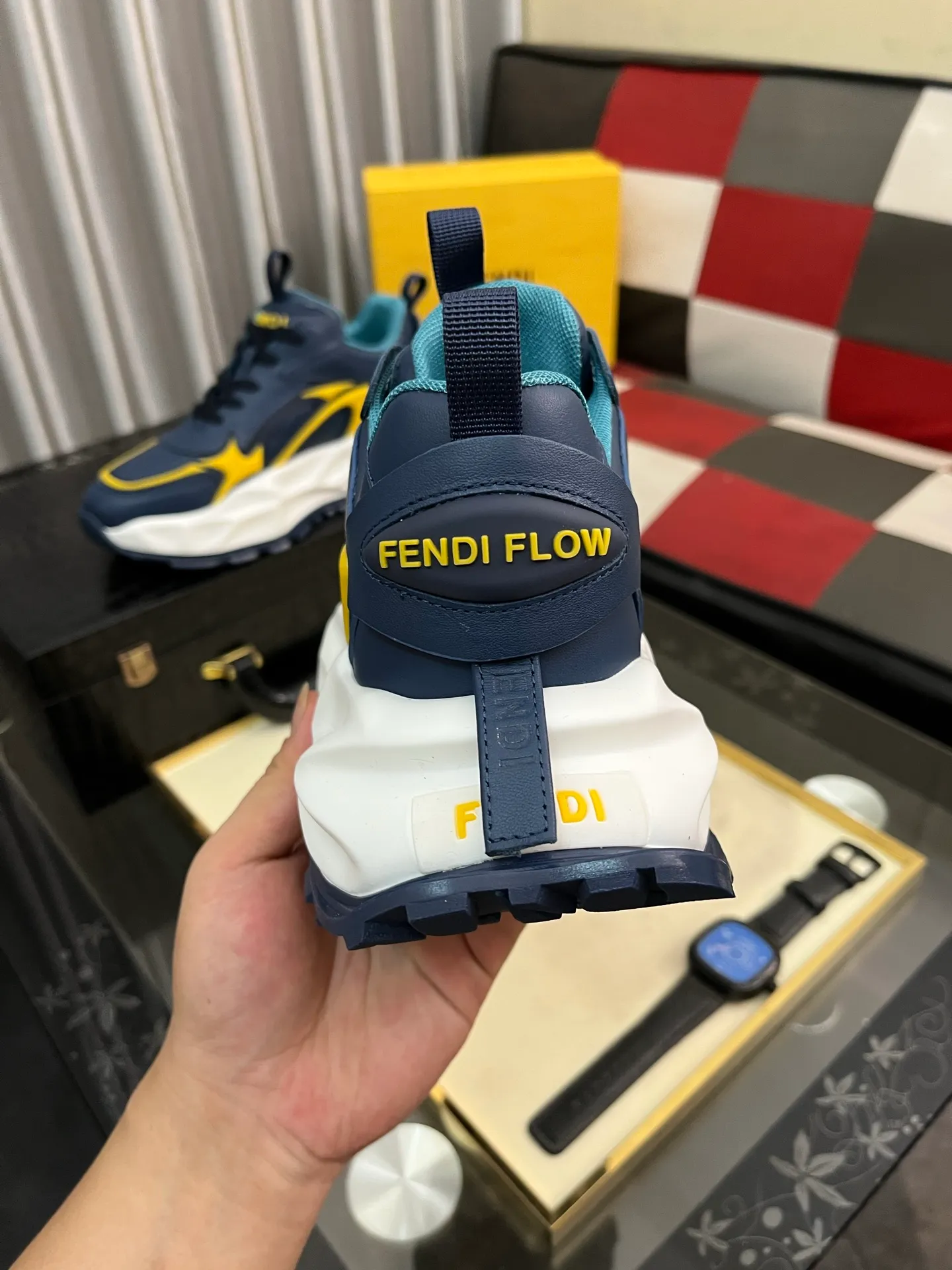 Men's Men's Shoes💰580⌚️⌚️[fendi] Fendi's classic and comfortable men's, this complex sneaker is made of soft calfskin➕genuine leather lining➕original ultra-light rubber material with rough outsole. This unique light style is suitable for the casual and refined sensibility of this season. It is comfortable and natural on the feet. It is an everyday style for casual travel in autumn and winter! 38-446️⃣colors available